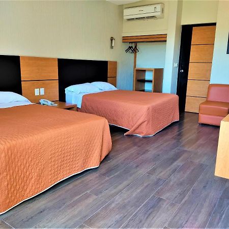 Hotel Oasis Heroica Caborca ภายนอก รูปภาพ